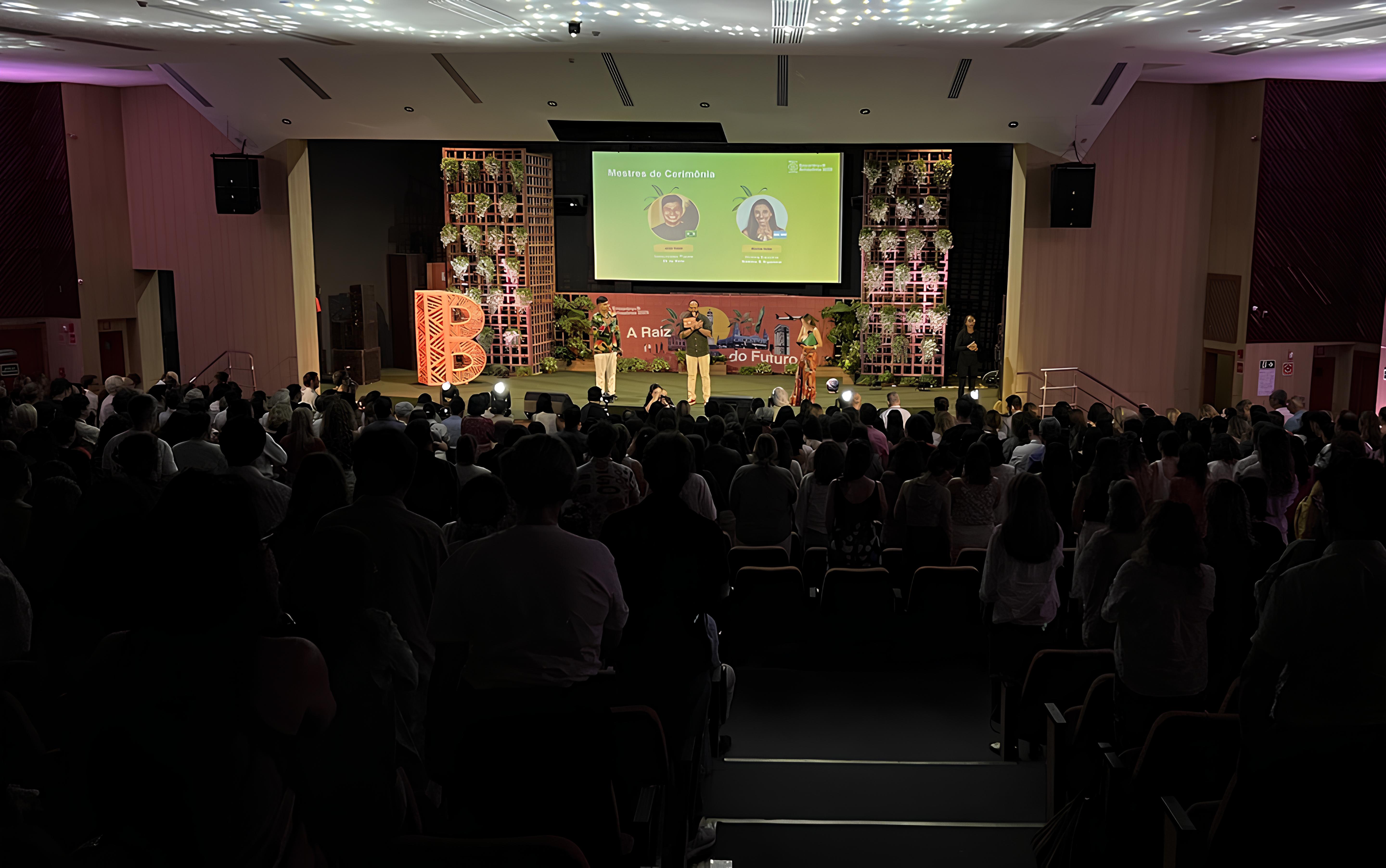 Leia mais sobre o artigo Líderes empresariais do “Sistema B” movimentam debate internacional sobre economia inclusiva na UFPA