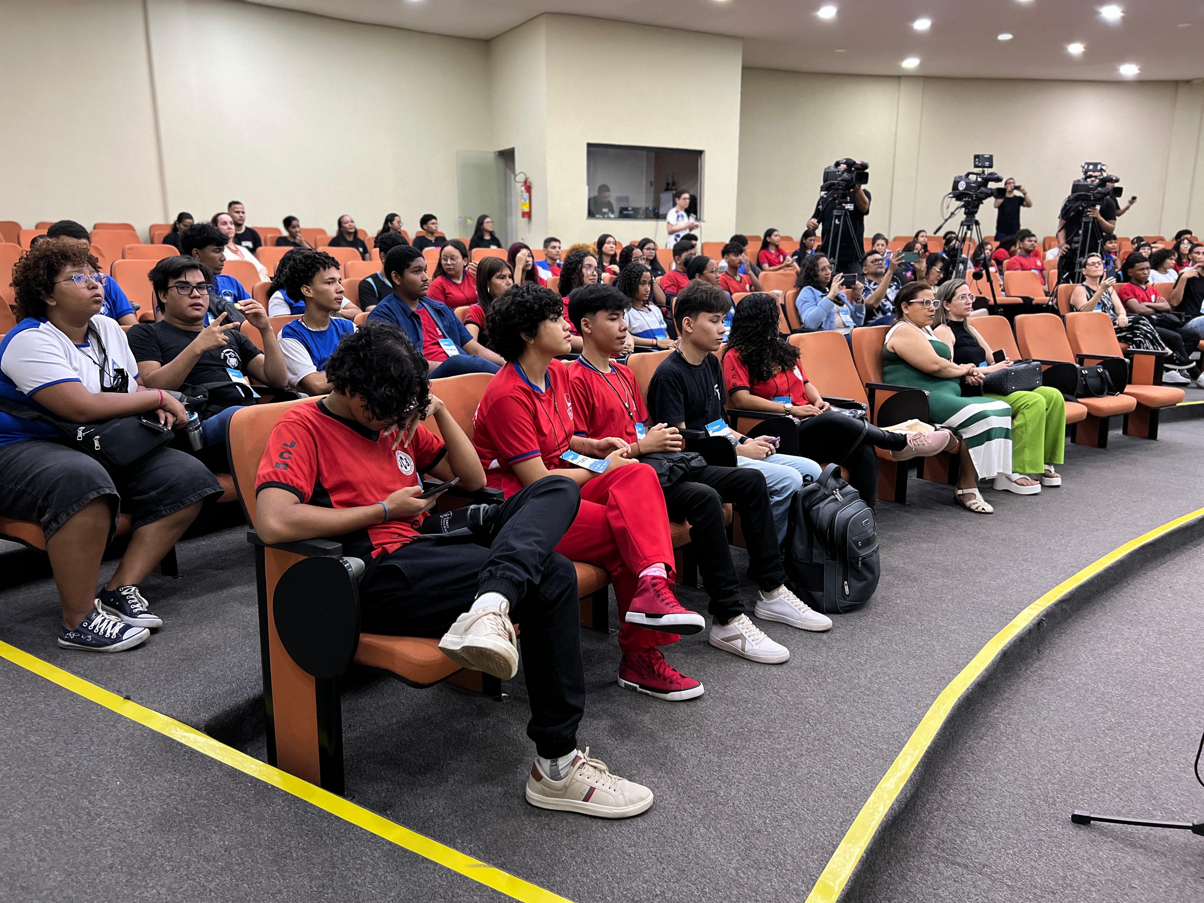 Leia mais sobre o artigo Jovens estudantes da Amazônia simulam negociações da ONU sobre mudanças climáticas