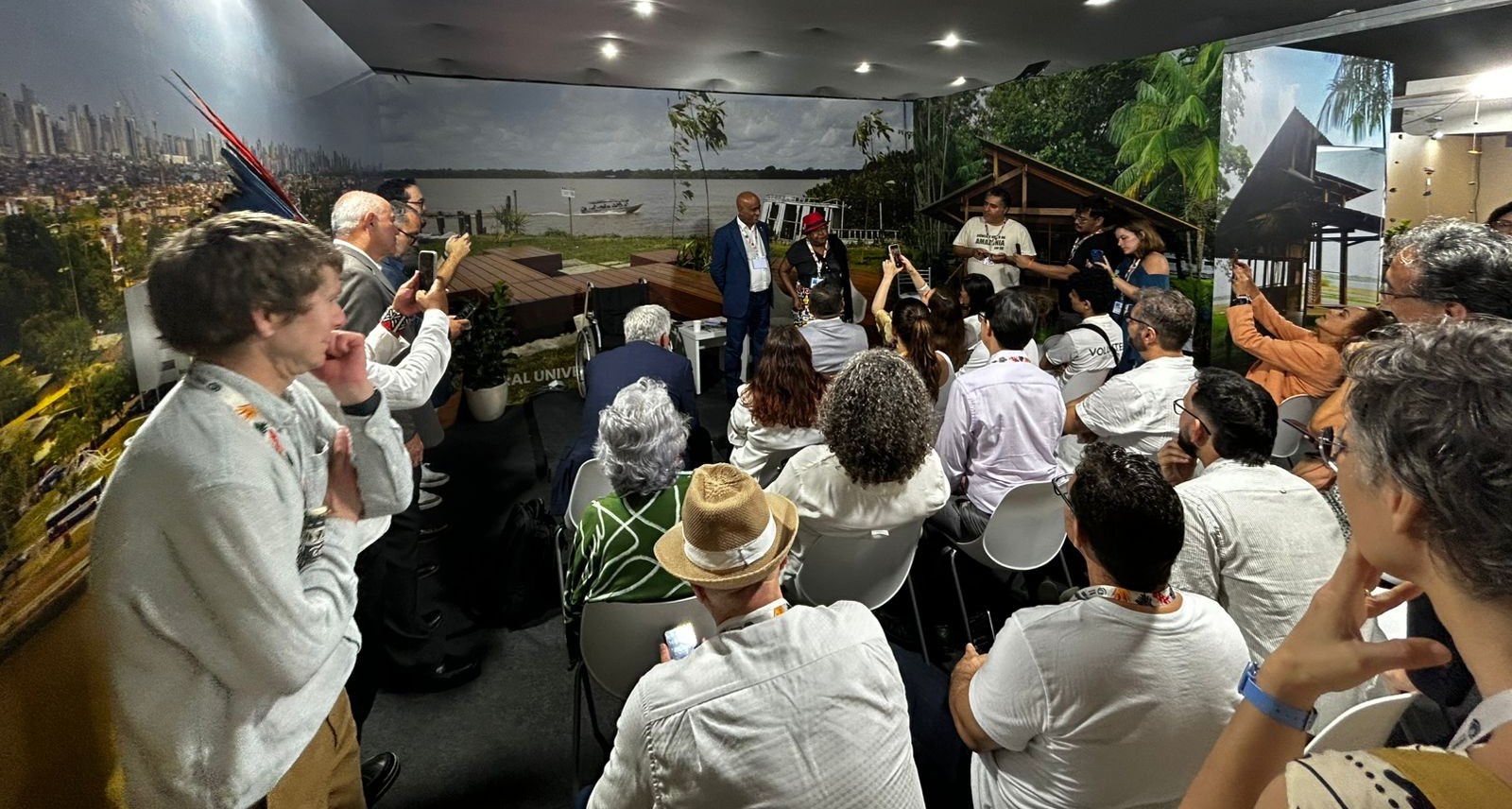 Leia mais sobre o artigo Em estande inédito na Zona Azul de uma COP, UFPA destaca protagonismo amazônico nos debates sobre o Clima